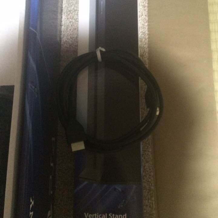 送料無料【美品おまけ付き】PS4本体 CUH-1000a 500gb