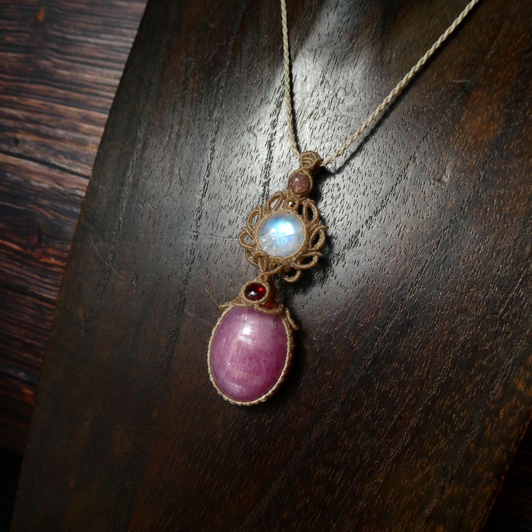 特大ルビー・ムーンストーン・ガーネットのマクラメネックレス