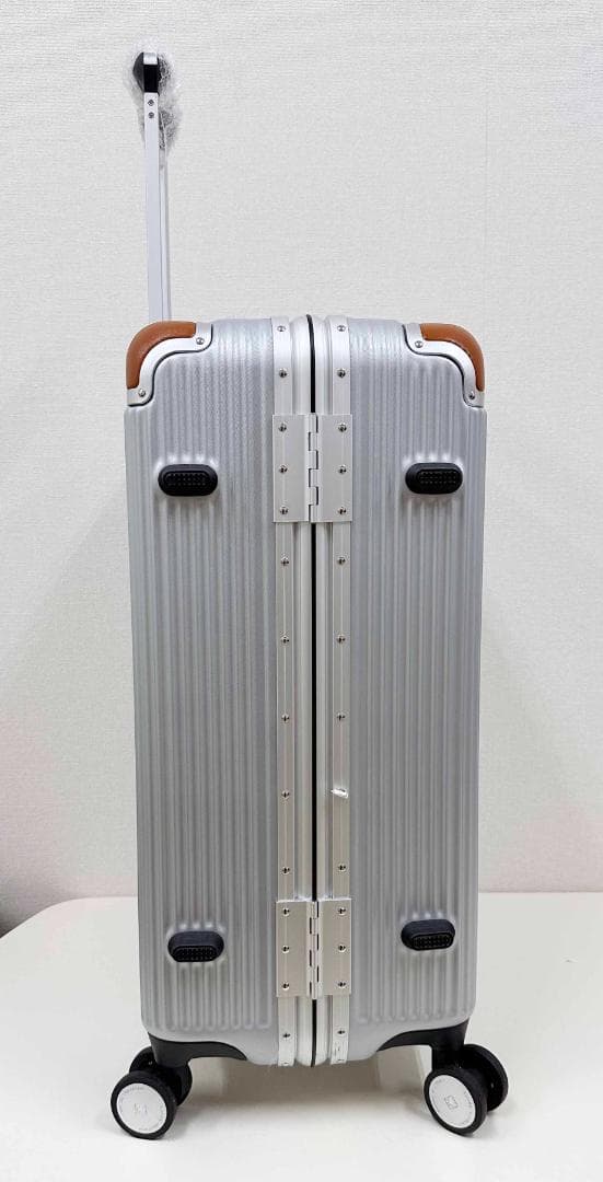 新品 ★ スイスミリタリー プレミアム スーツケース 64L シルバー 24in