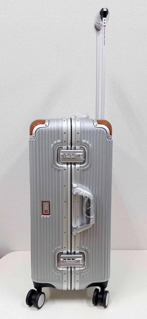 新品 ★ スイスミリタリー プレミアム スーツケース 64L シルバー 24in