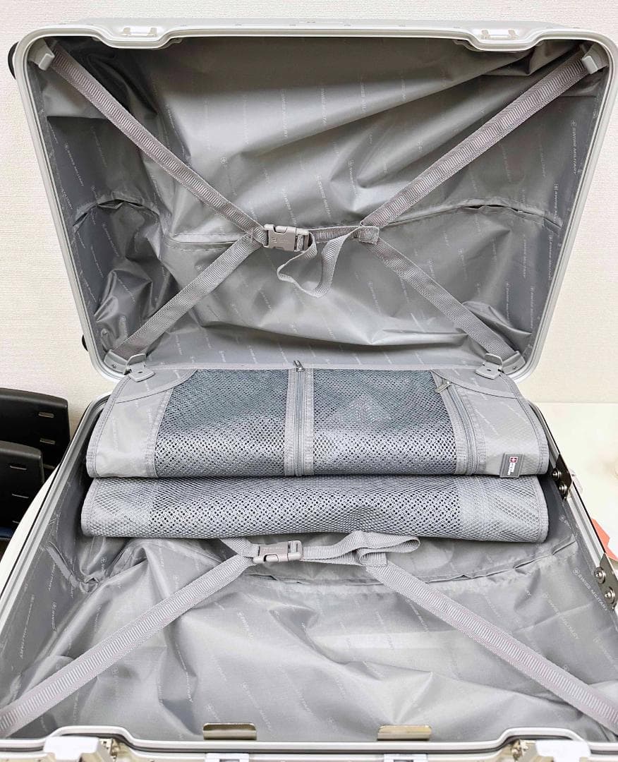新品 ★ スイスミリタリー プレミアム スーツケース 64L シルバー 24in
