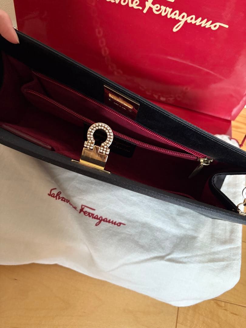 フェラガモ　Salvatore Ferragamo 黒 ショルダーバッグ