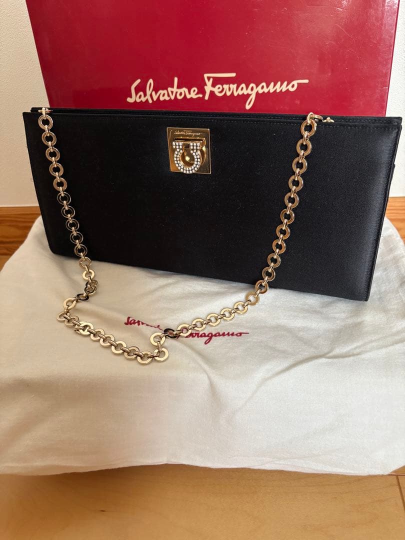 フェラガモ　Salvatore Ferragamo 黒 ショルダーバッグ