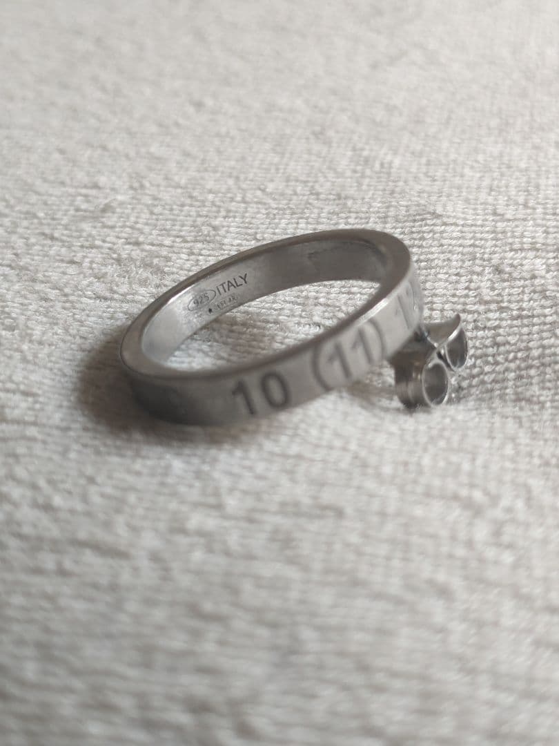 マルジェラ　ナンバーピアス