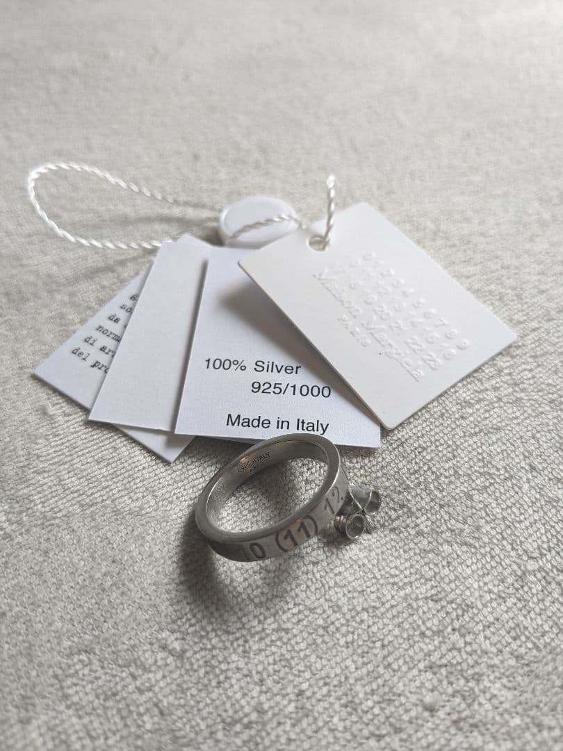 マルジェラ　ナンバーピアス