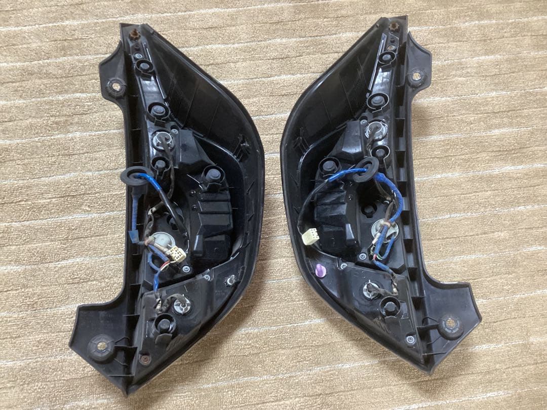 トヨタアクア ＮＨＰ10 中期純正テールランプ　左右　セット