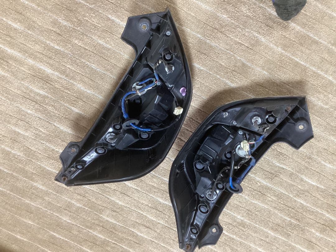 トヨタアクア ＮＨＰ10 中期純正テールランプ　左右　セット