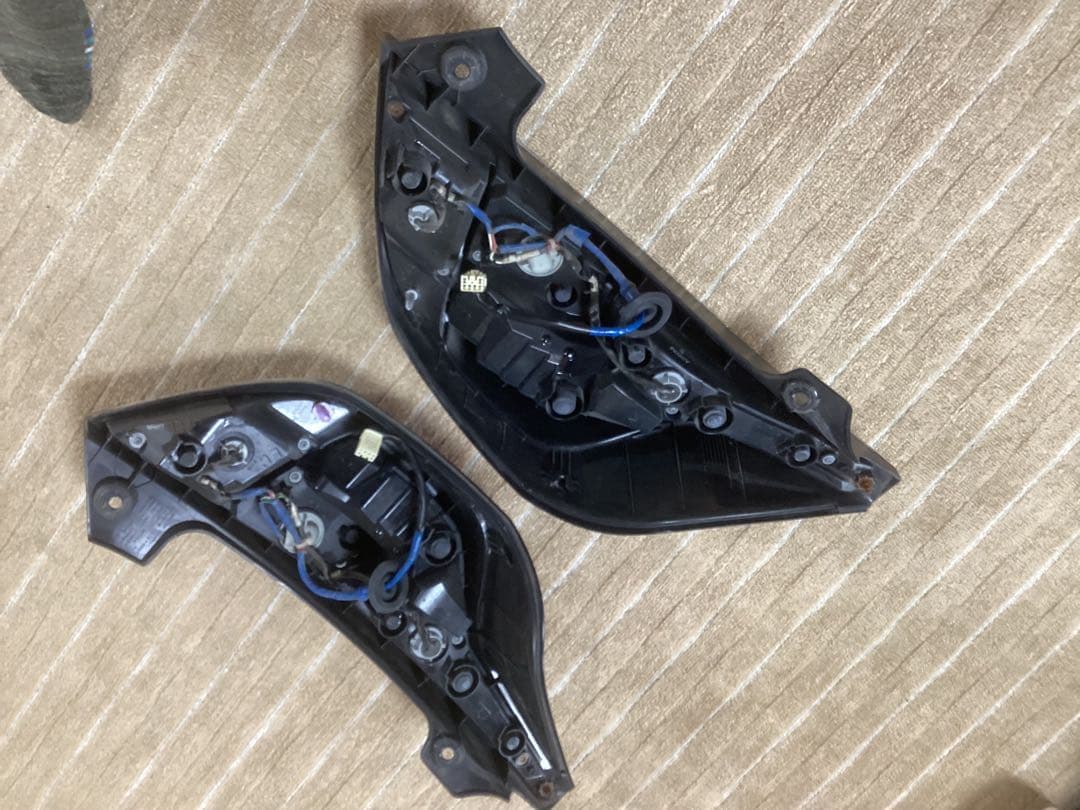 トヨタアクア ＮＨＰ10 中期純正テールランプ　左右　セット