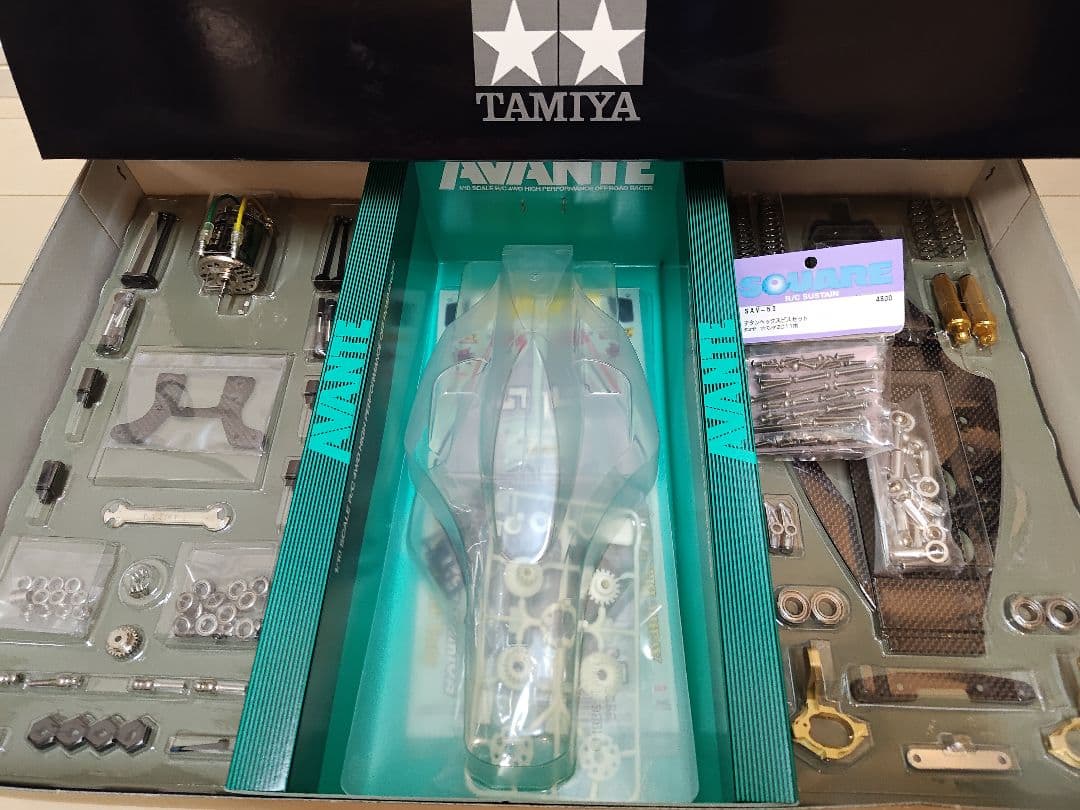 タミヤ　1/10 RCカー　アバンテブラックスペシャル +チタンビス