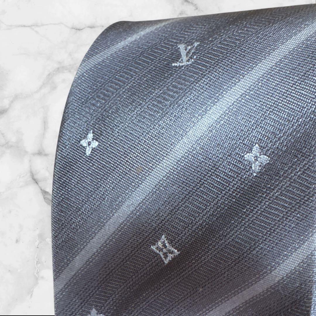 やまさんおまとめ依頼【訳あり】ヴィトングレー ネクタイ　と　バーバリーネクタイ