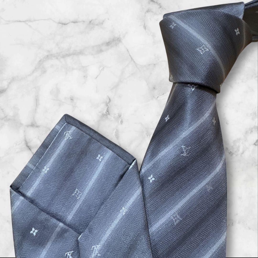 やまさんおまとめ依頼【訳あり】ヴィトングレー ネクタイ　と　バーバリーネクタイ