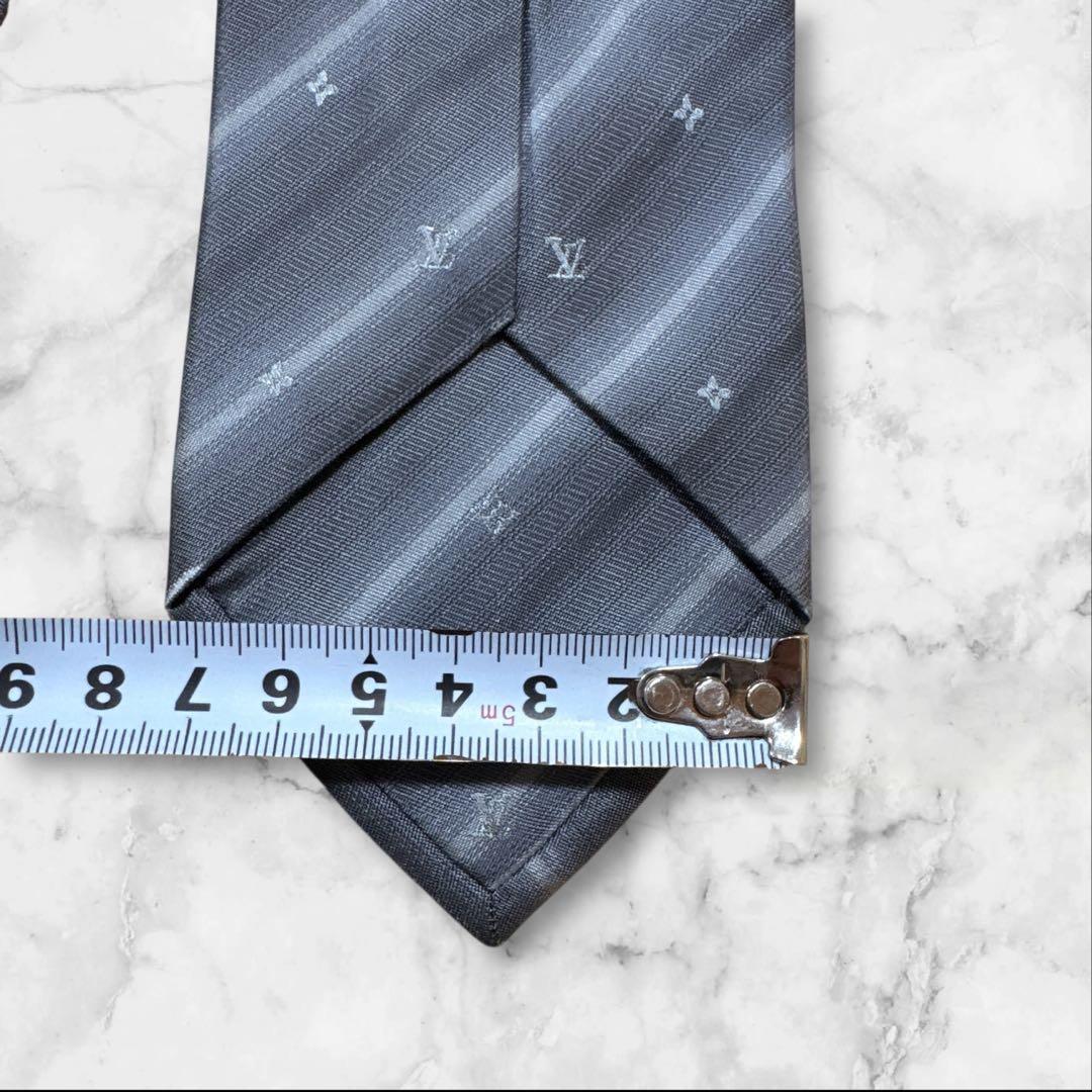 やまさんおまとめ依頼【訳あり】ヴィトングレー ネクタイ　と　バーバリーネクタイ