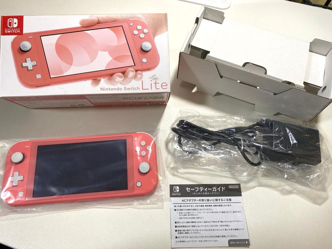 Nintendo Switch Lite コーラル　本体　ケース&ソフト付き