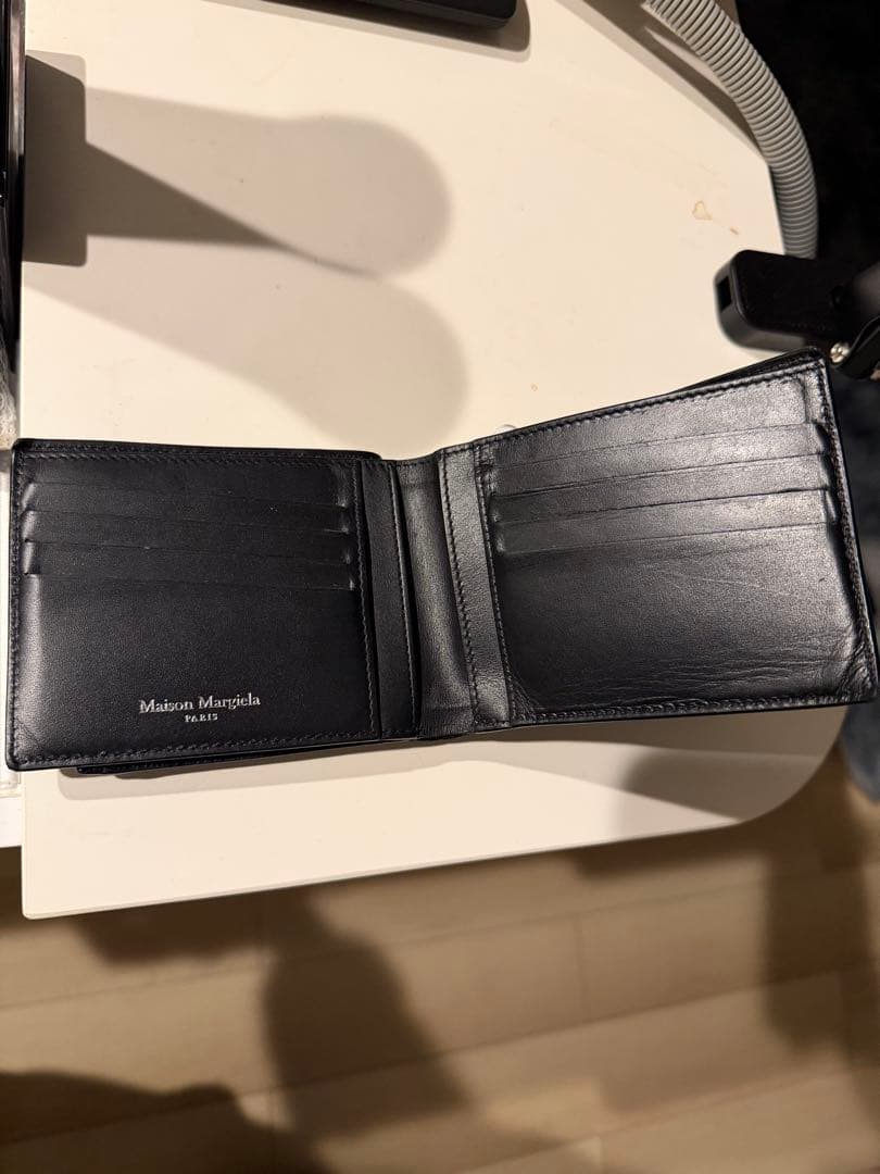 メゾン　マルジェラ　ブラックレザー 二つ折り財布