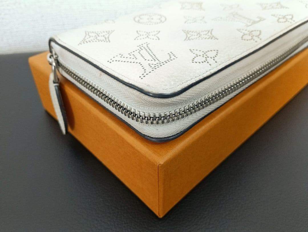 LOUIS VUITTON ルイヴィトン マヒナ ジッピー ガレ