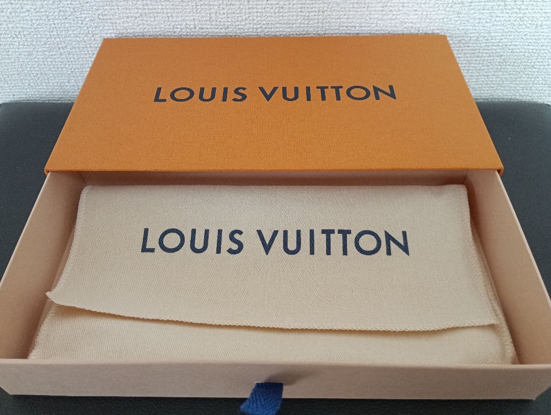 LOUIS VUITTON ルイヴィトン マヒナ ジッピー ガレ