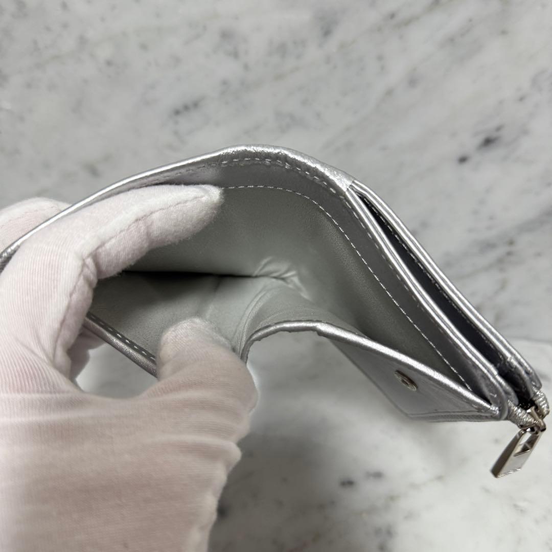 新品 未使用 HIROFU ヒロフ 二つ折り財布 銀 シルバー 本革 ジップ