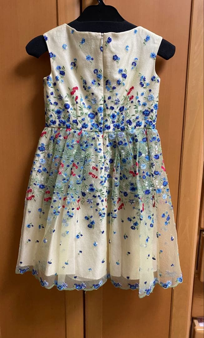 トッカ　tocca 刺繍ドレス120センチ