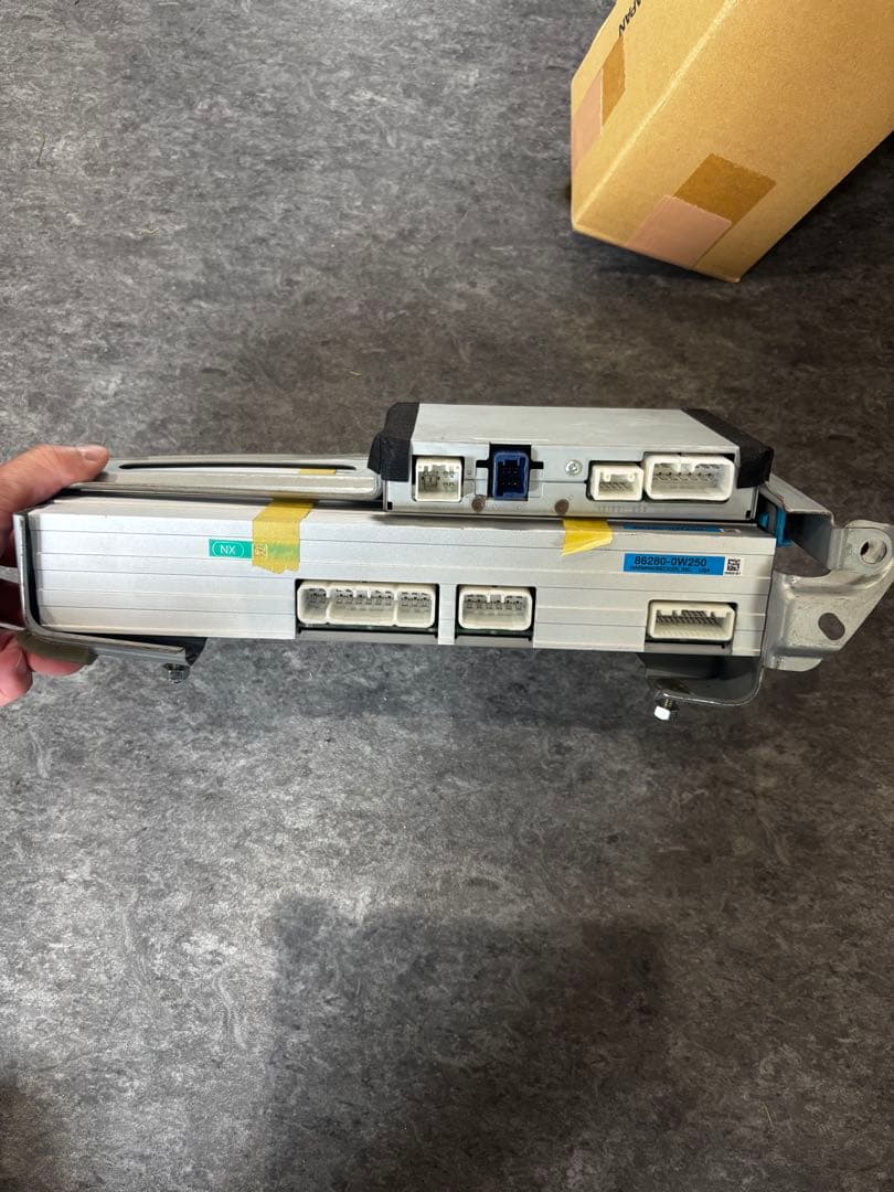 30セルシオ後期　純正　アンプ　マークレビンソン　ジャンク86280-0W250