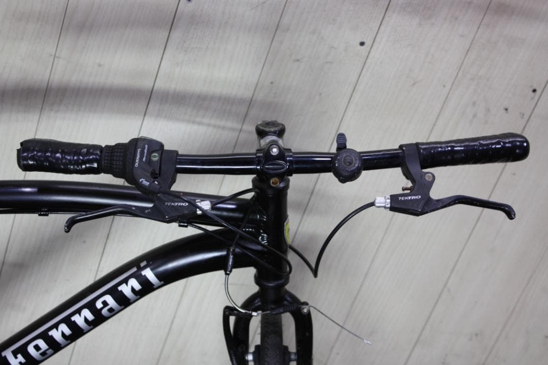 FERRARIフェラーリ 700C アルミ シマノ7速430mm クロスバイク