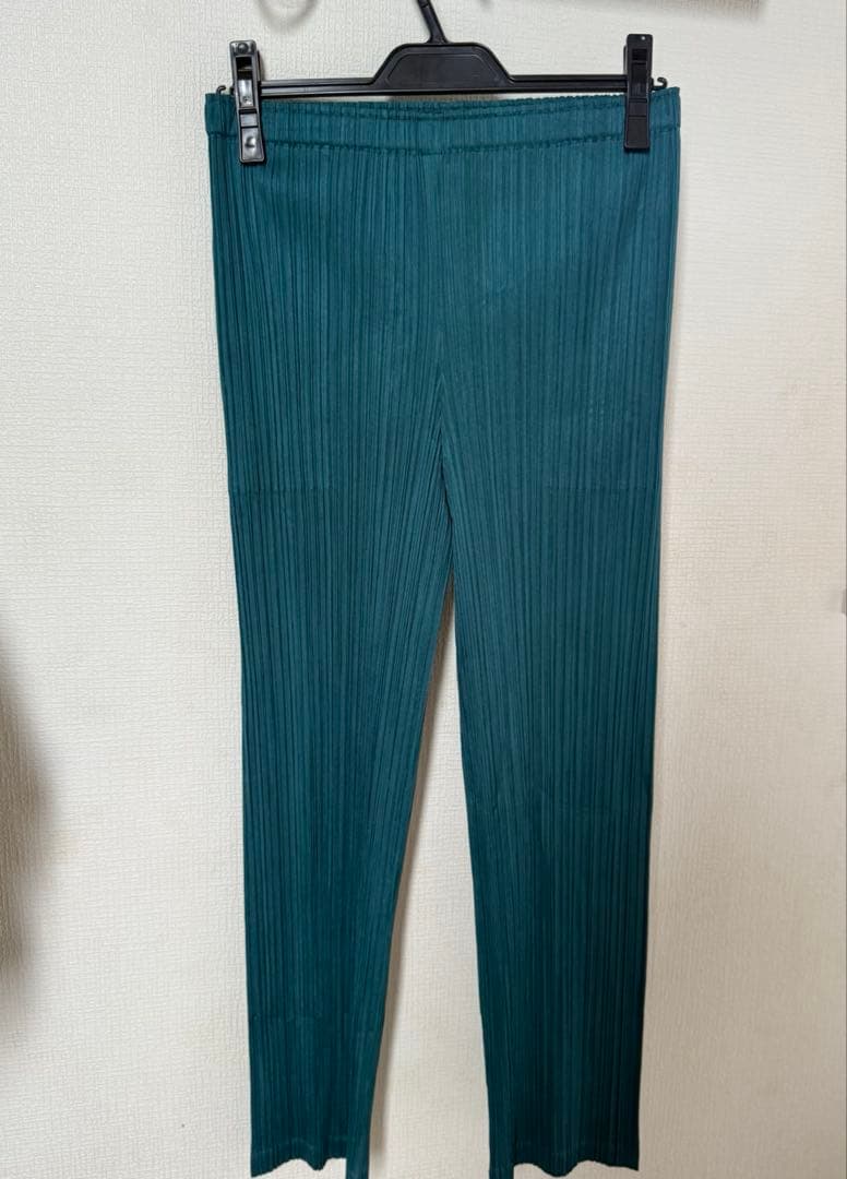 2025年　プリーツプリーズ パンツ