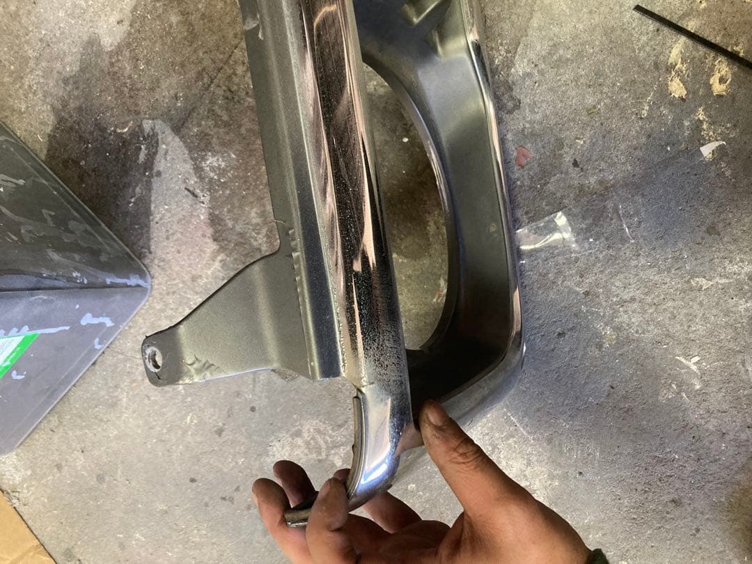 トヨタ　ランドクルーザー70純正グリル中期