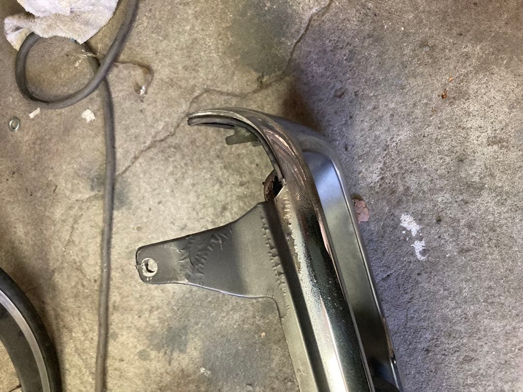 トヨタ　ランドクルーザー70純正グリル中期