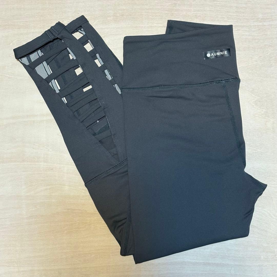 M相当【美品】AUMNIEアムニー レギンス グレー 8部丈 カッティング