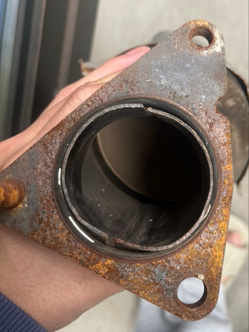 Y51フーガ　純正触媒