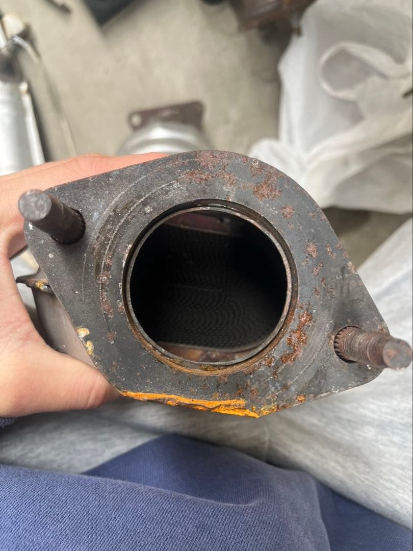 Y51フーガ　純正触媒