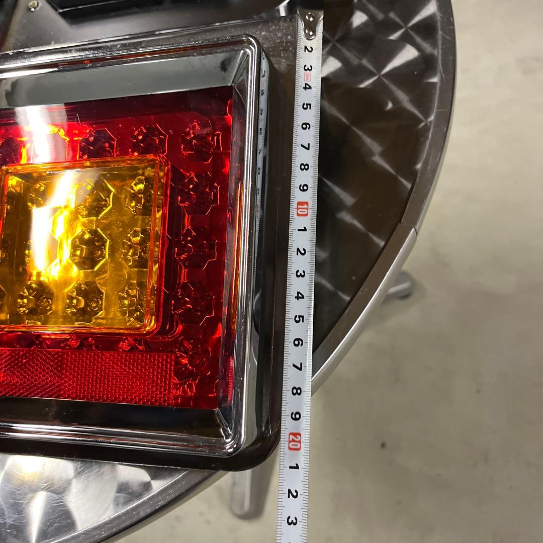 [最終値下げ]24V用LED角2連トラックテールランプ