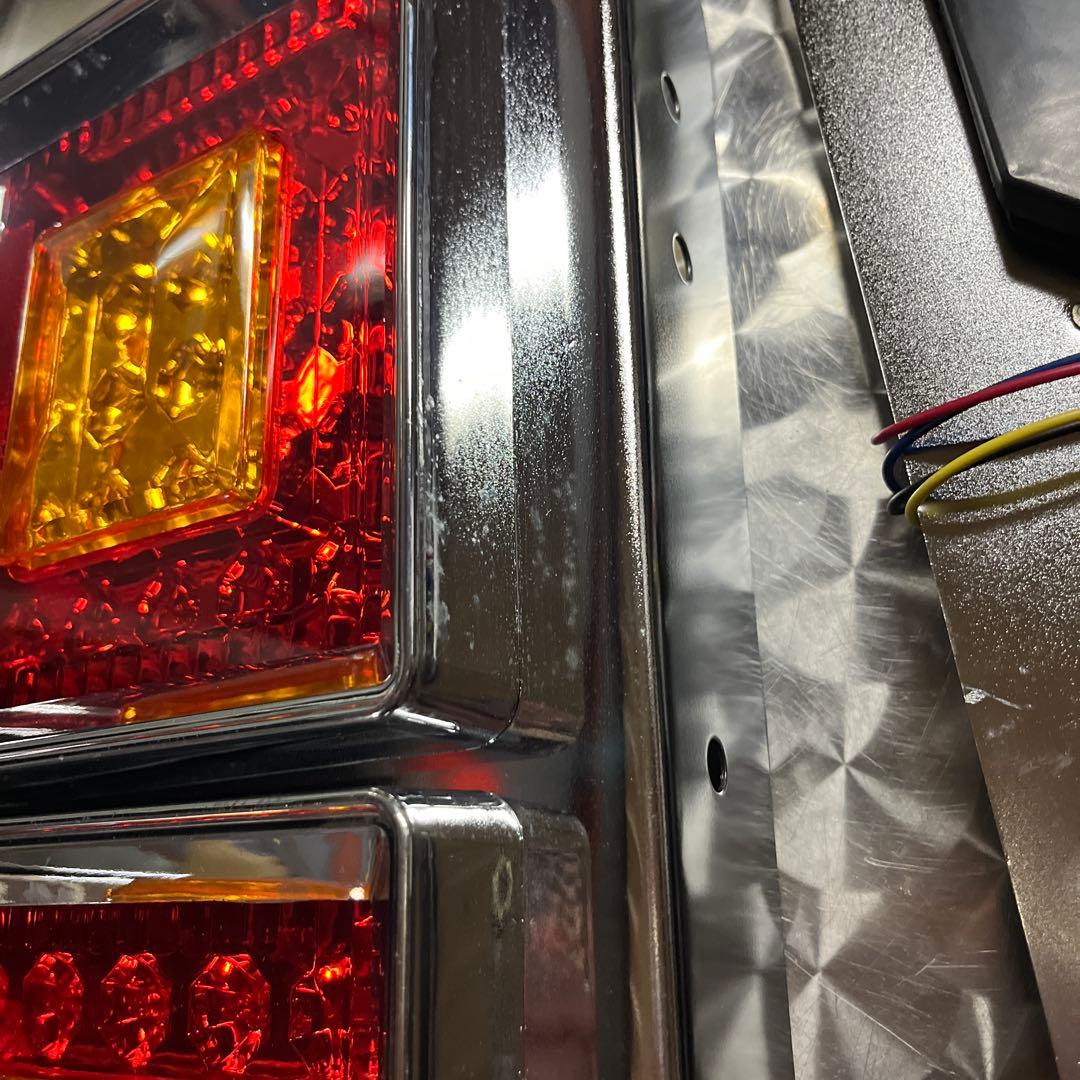 [最終値下げ]24V用LED角2連トラックテールランプ