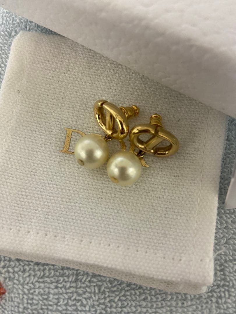 【未使用に近い】CD Navy ピアス