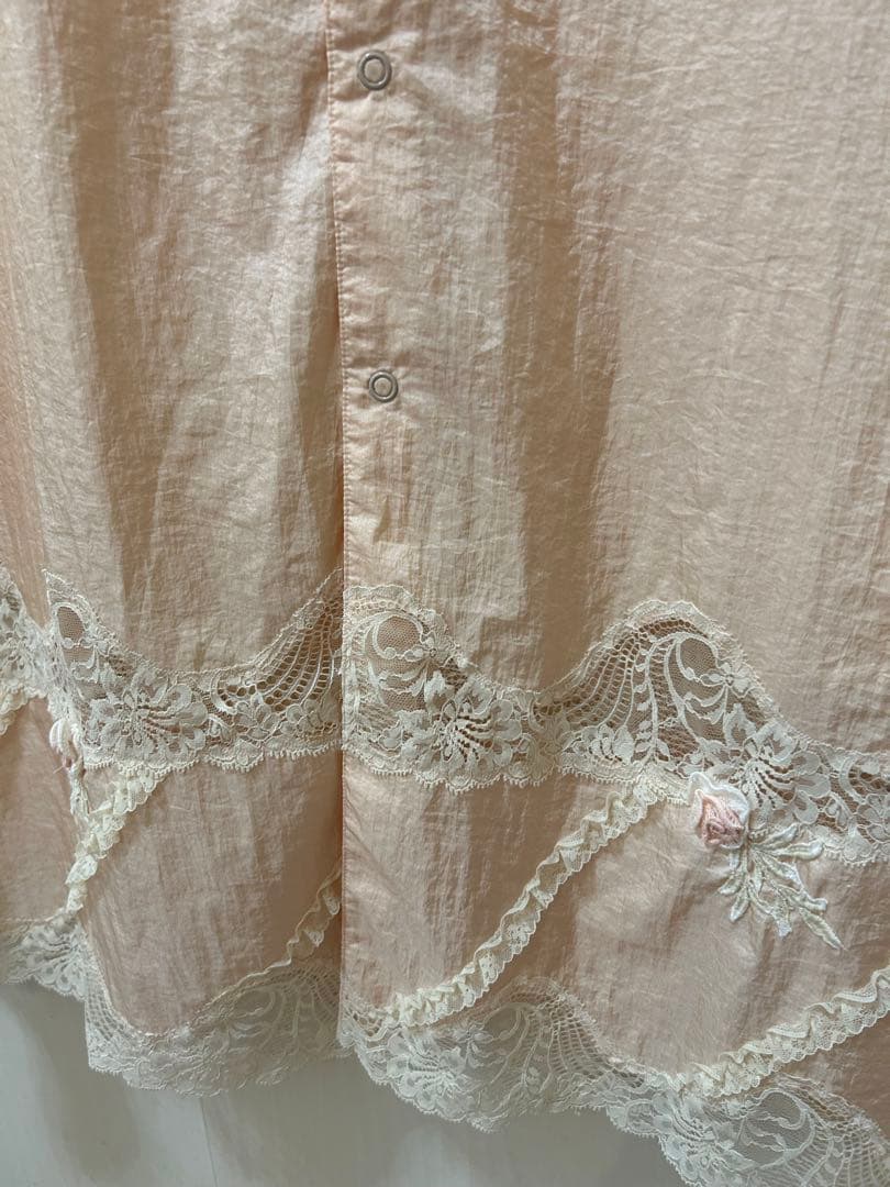 新品未使用さえら可愛いヒスクローネピンクのレース装飾エプロンゆったりサイズ