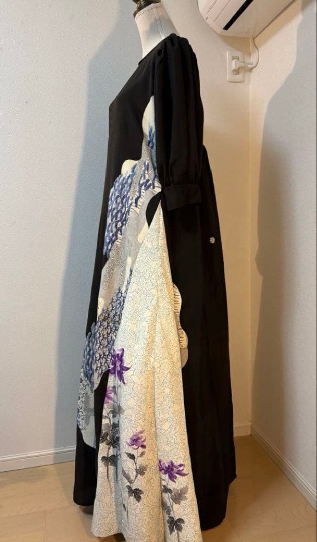 《150cm／LL〜3L》黒留袖リメイクワンピース ― 青藤と紫花の静謐