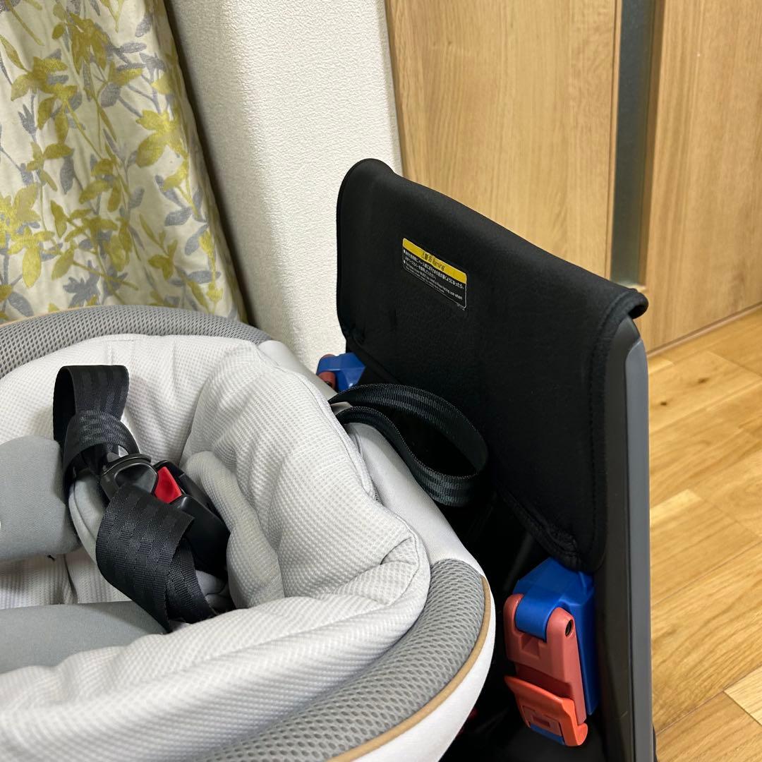 美品　combi クルムーヴスマート　シートベルト固定