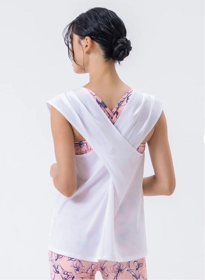 SKALA ヨガウェア3点　ラインフラワー　ブラトップ　レギンス　ティーシャツ