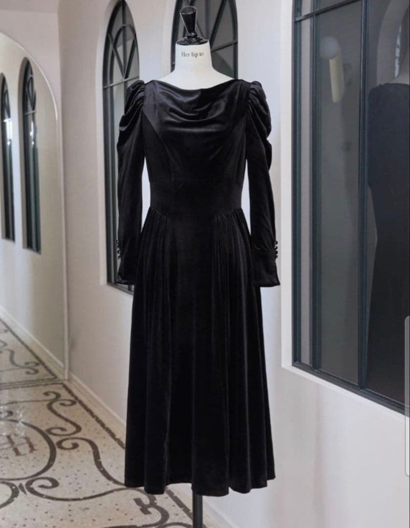 ワンピース Herlipto Majestic Velour Dress