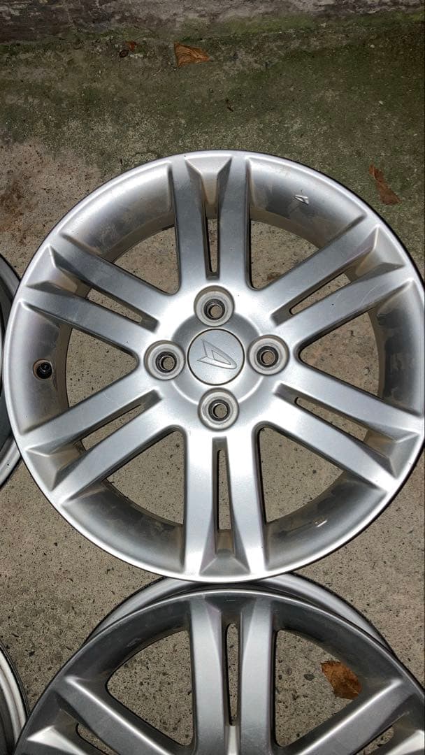 ダイハツ純正　15インチ シルバー 5スポークホイール　ムーブ
