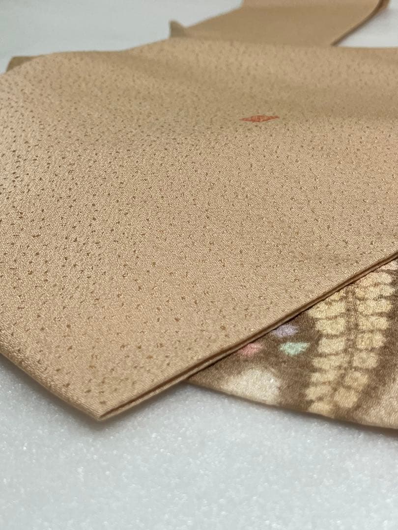 名古屋帯 作家物 ベージュ 花文様 正絹　流麗な草花意匠