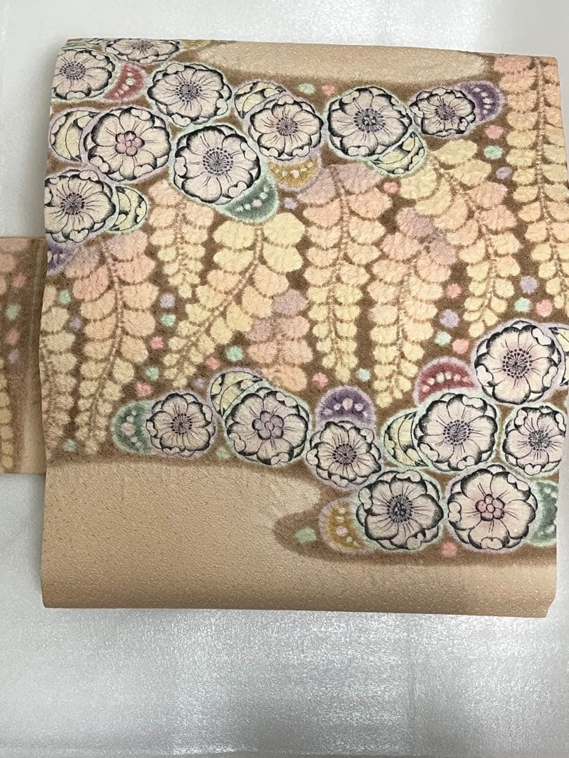 名古屋帯 作家物 ベージュ 花文様 正絹　流麗な草花意匠
