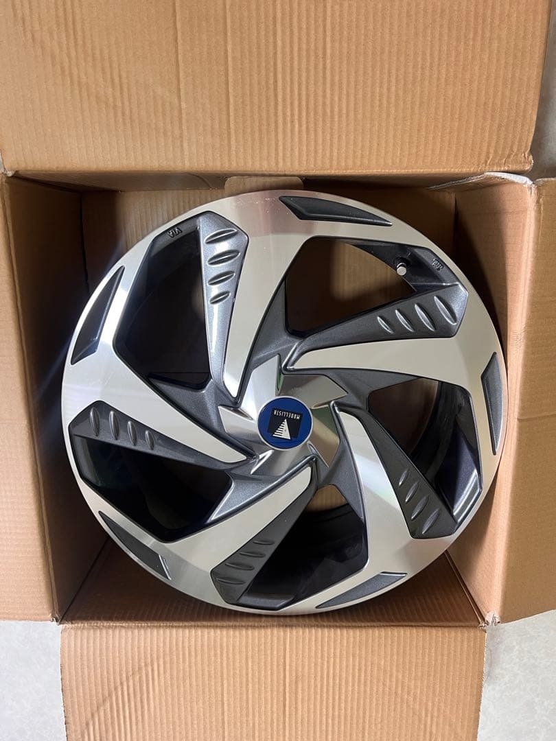 ジ*ン様 プリウス　モデリスタホイール　18インチ