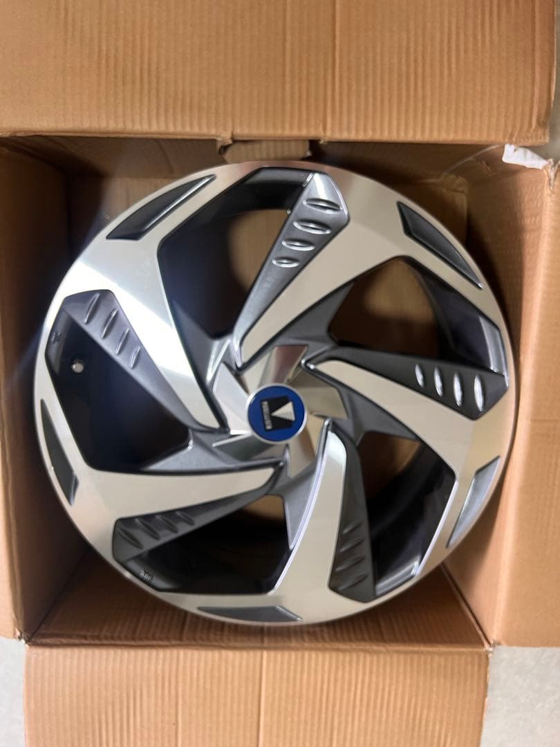 ジ*ン様 プリウス　モデリスタホイール　18インチ