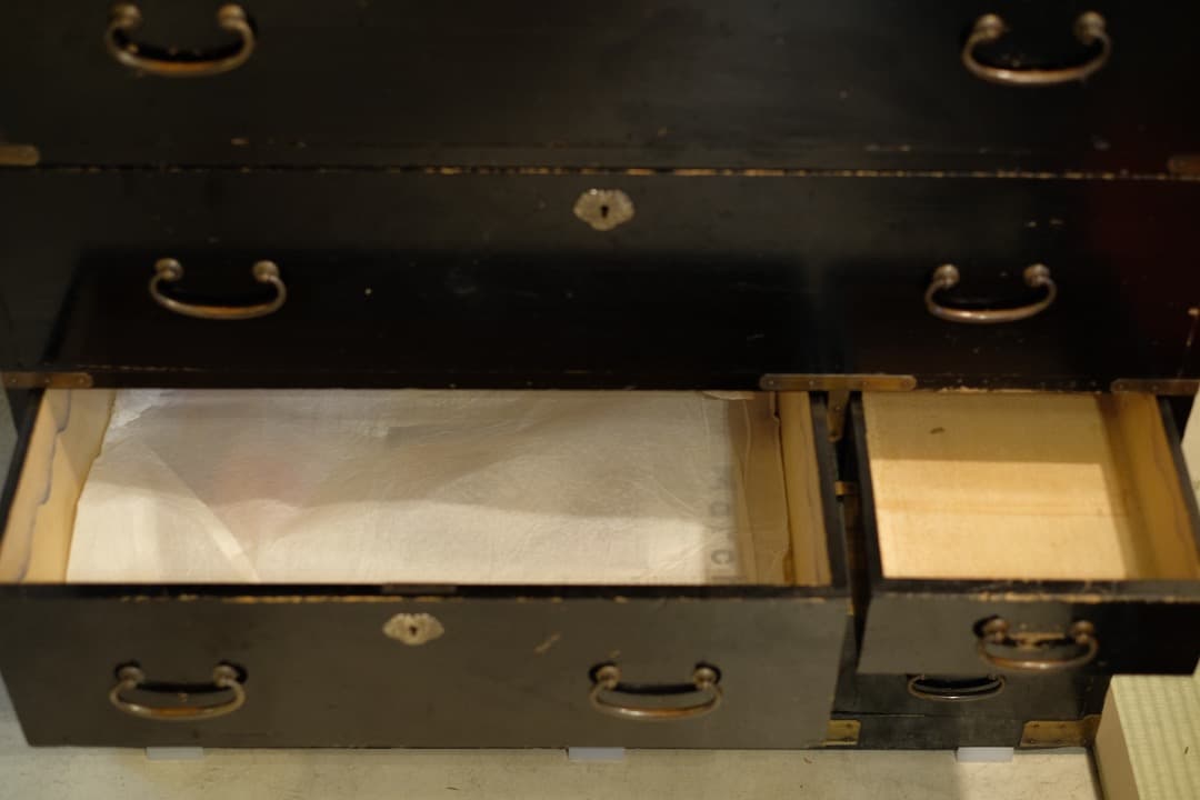 11/8迄出品 桐材漆塗時代箪笥（京都） ① 京箪笥 アンティーク