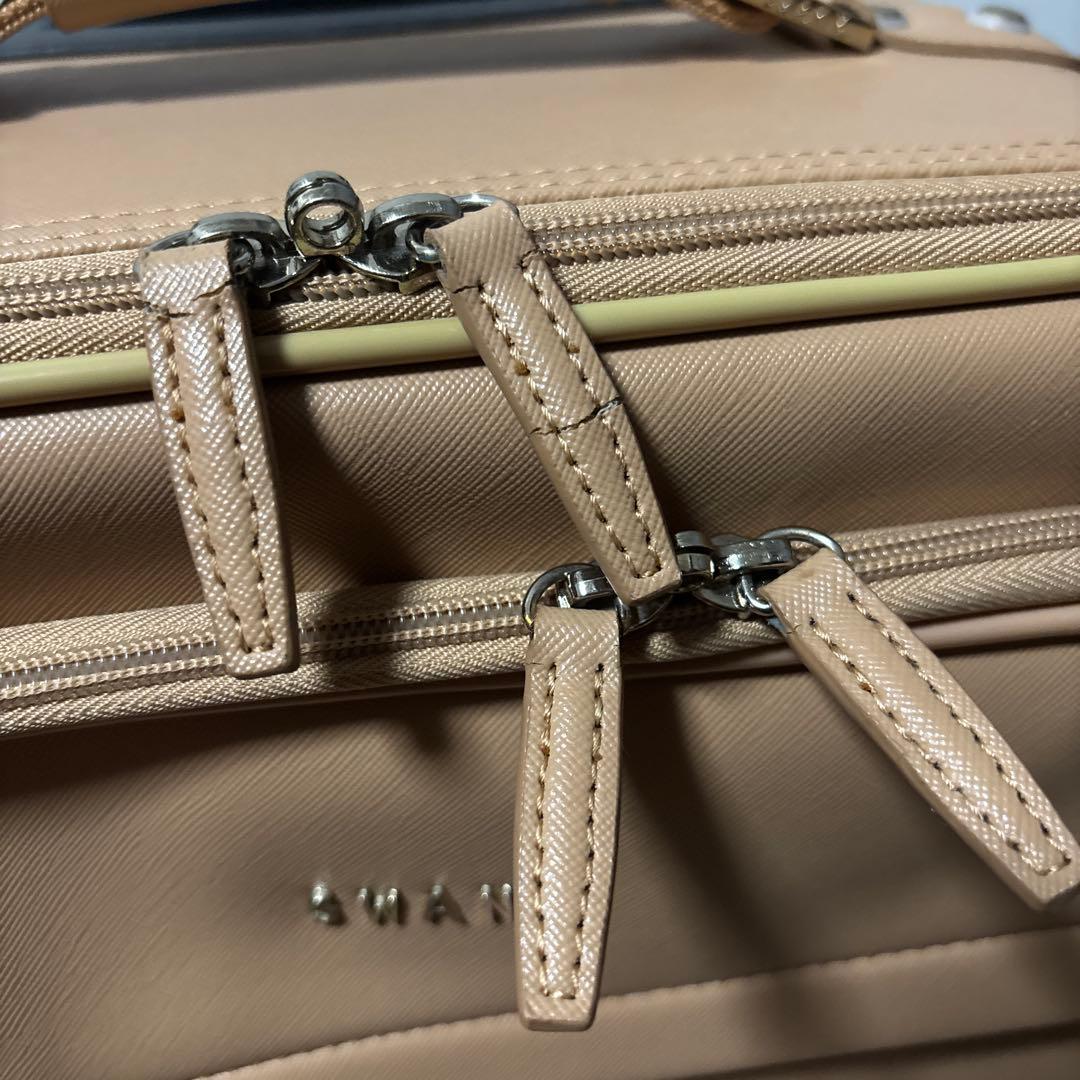 SWANY ベージュ キャリーバッグ4輪　美品寄り　最安値