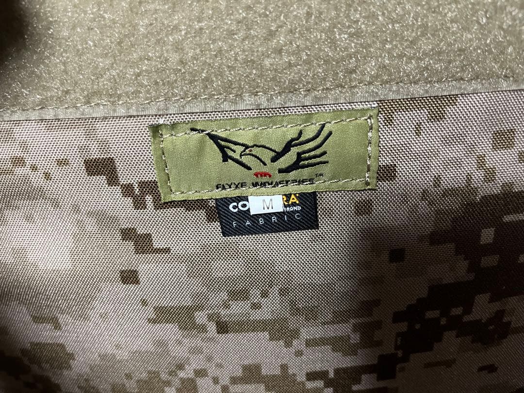 FLYYE AOR1 LBT6094 プレートキャリア ハイドレーションポーチ付