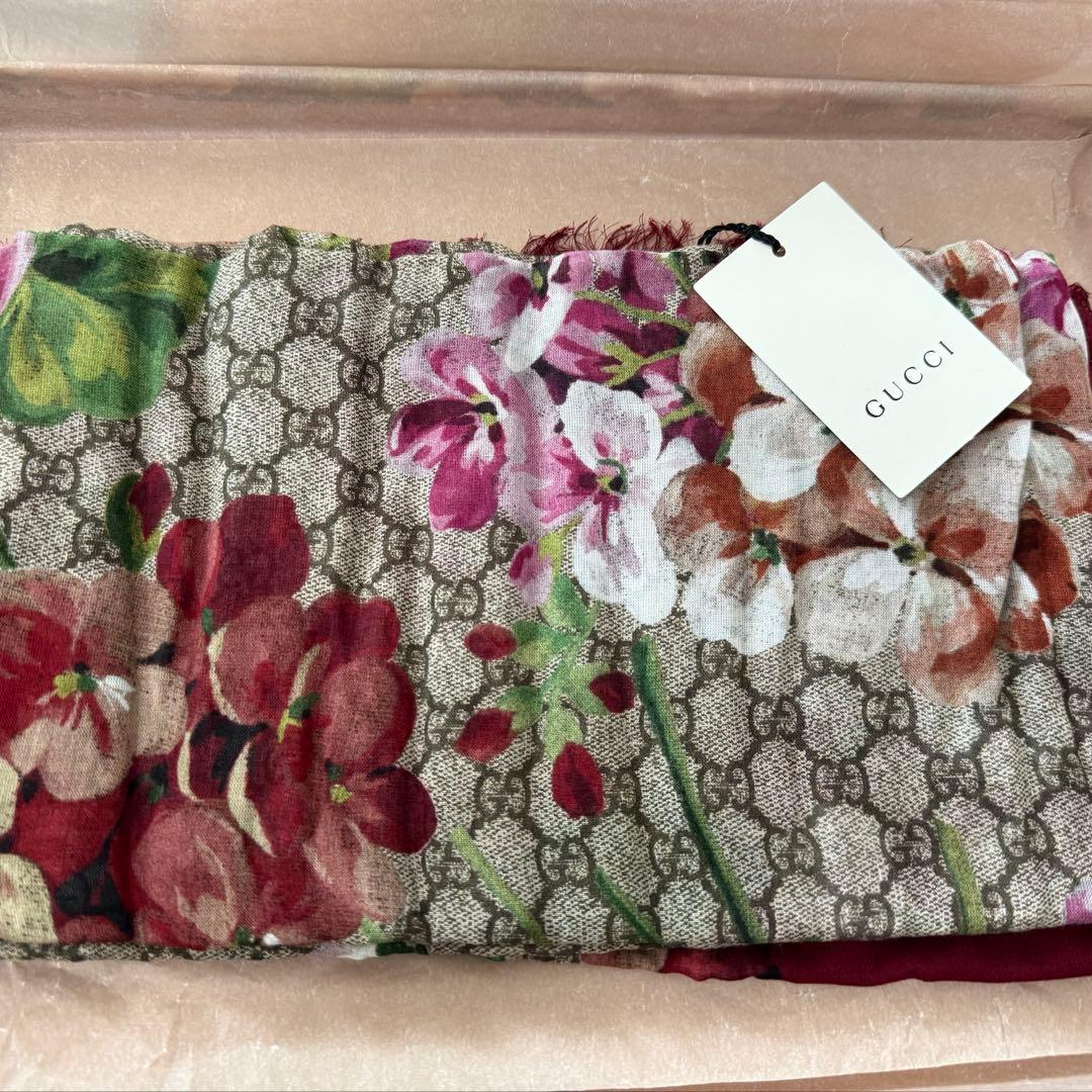新品箱ありGUCCIフローラル柄 GGモノグラム ストール／ショール