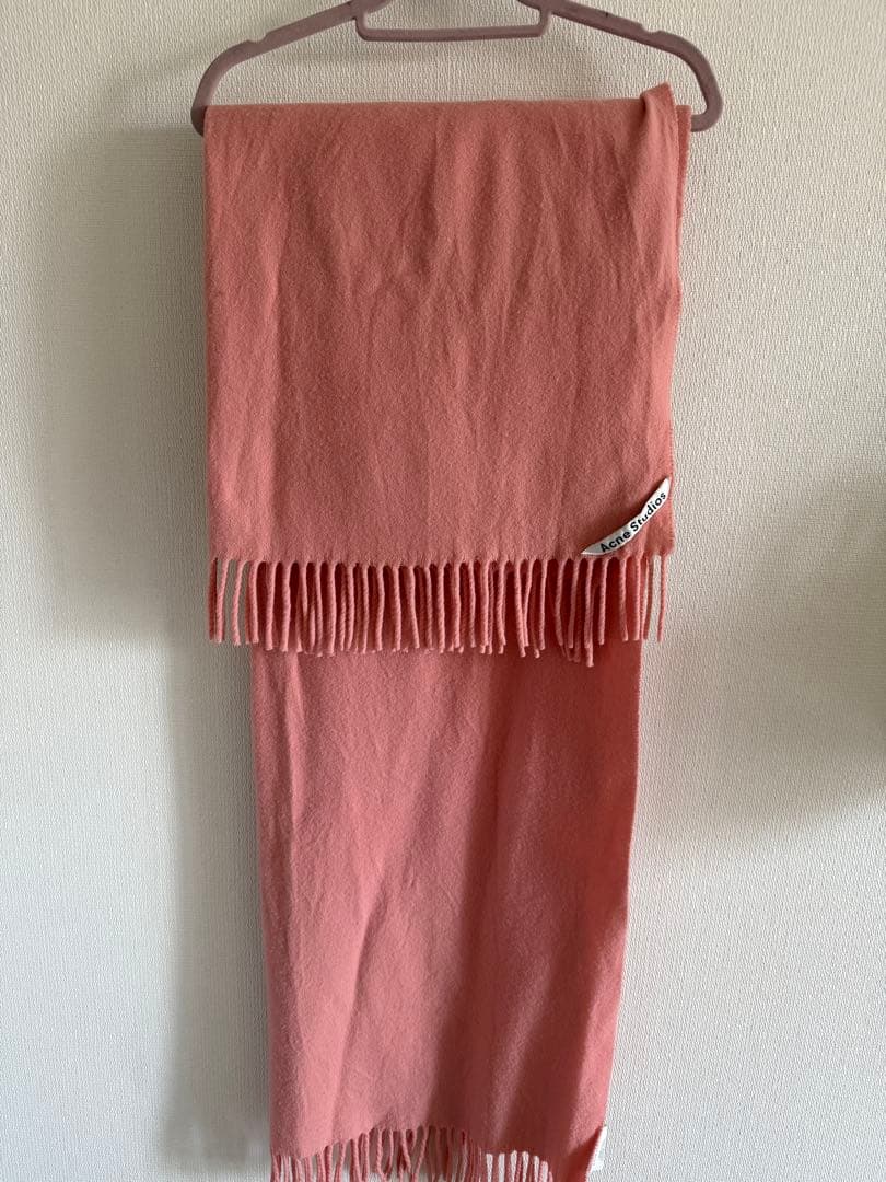 Acne Studios フリンジ付きピンクマフラー