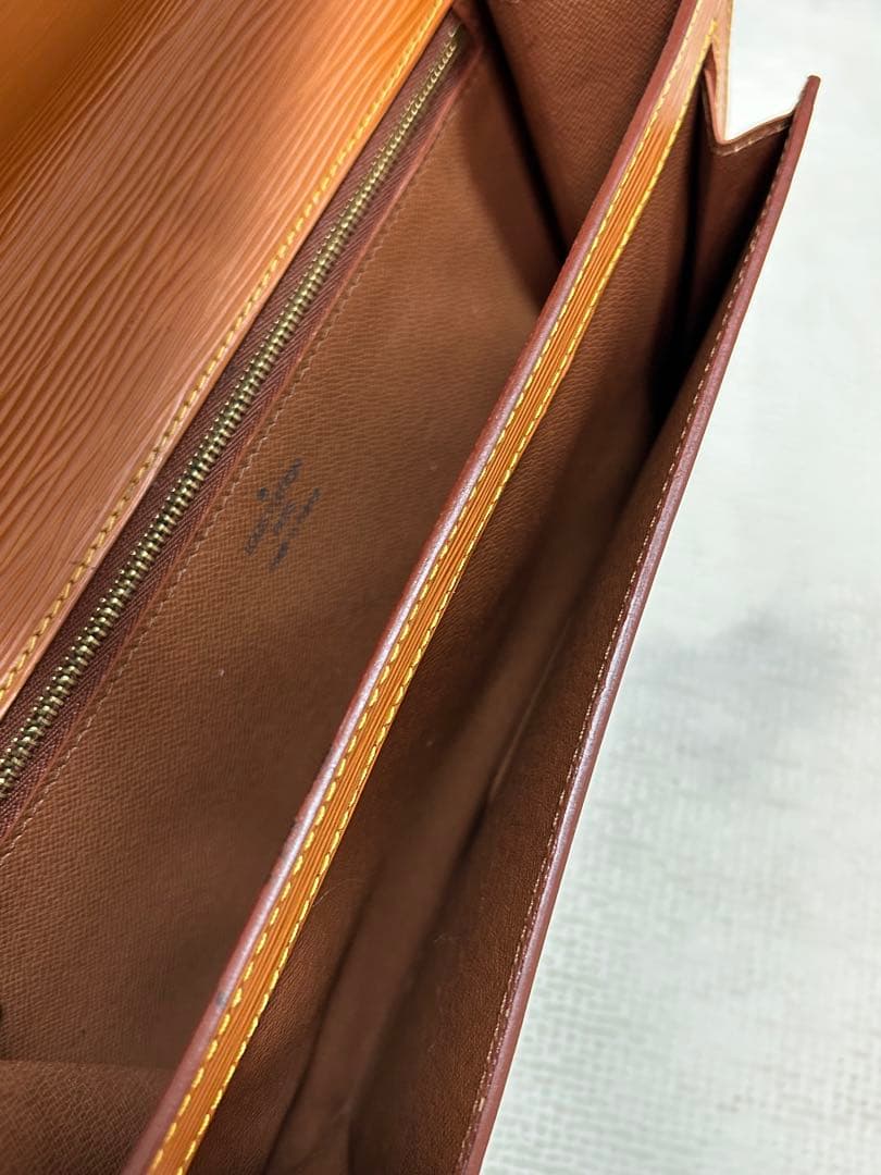 Louis Vuitton セリエドラゴンヌ エピレザー