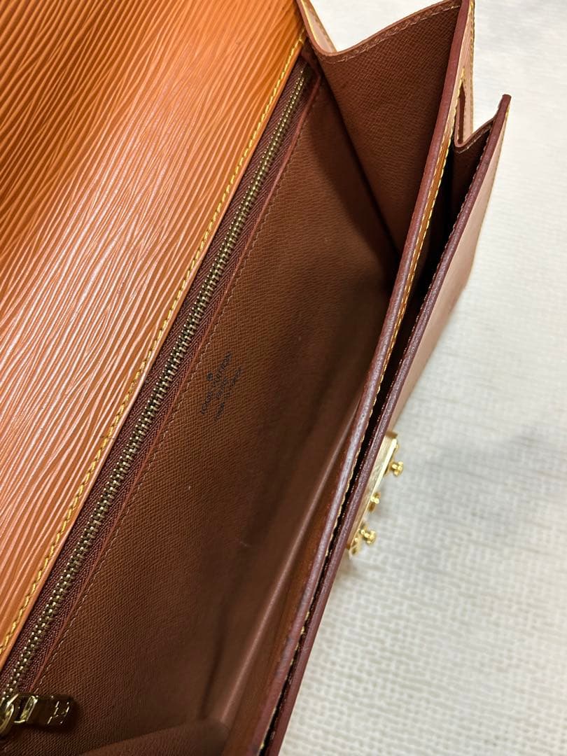 Louis Vuitton セリエドラゴンヌ エピレザー